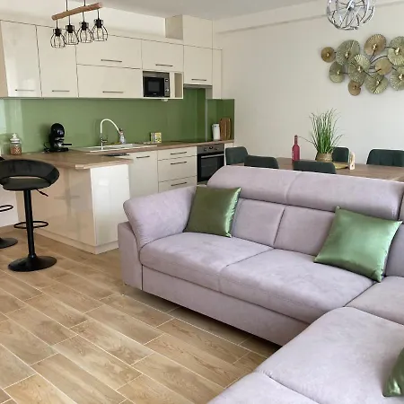 Armin Apartman *